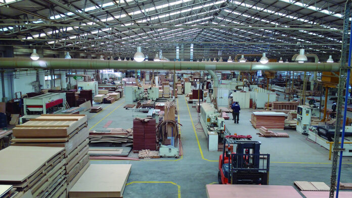 muebles trabajan para mantener